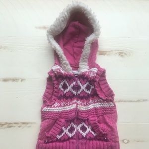 Cute pink cozy sleeveless jacket with hood